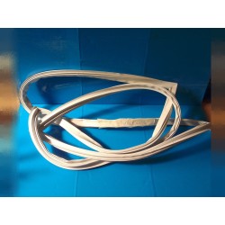 GUARNIZIONE SPORTELLO FRIGORIFERO PER FRIGO ARISTON MBAA 4031 CV - usato agx