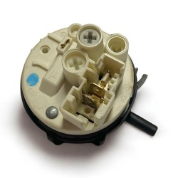 PRESSOSTATO COD. 461971402451  COD ALT  37670004 PER LAVATRICE WHIRLPOOL  usato
