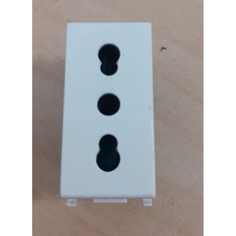 VIMAR PLANA  PRESA COD 14203  NUOVO