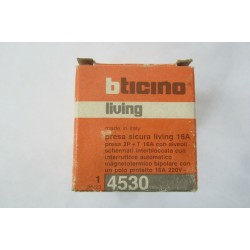 BTICINO 4530 PRESA SICURA LIVING CLASSIC 16A   NUOVO