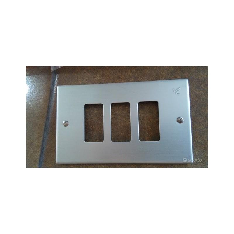 PLACCA IN ALLUMINIO BTICINO PIUMA MAGIC COD 8115  DA 3 FORI NUOVO