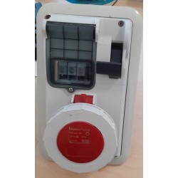 BTICINO CBC432/53 – PRESA INTERBLOCCATA COMP QUAD IP55  32A 3P+N+T    USATO