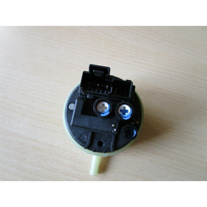 PRESSOSTATO PER LAVATRICE  WHIRLPOOL 6 SENSE  FSCR80215  COD 505KH101 / W10522345   COD PRODUTTORE  481010522350  USATO