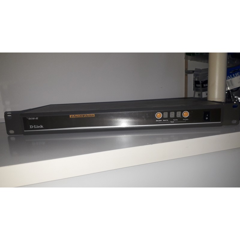 Switch KVM D-Link DKVM-8E per montaggio su rack a 8 porte